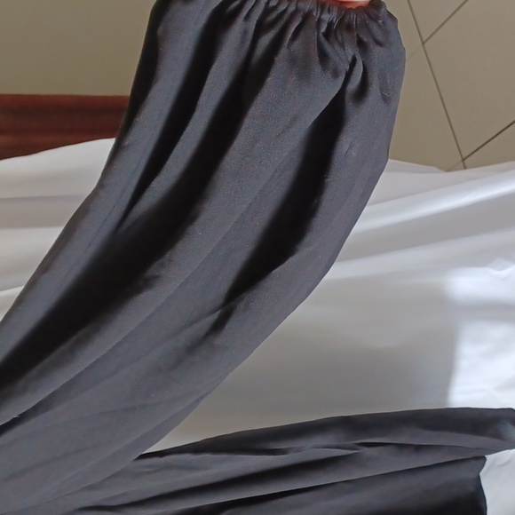 Qearal V Neck Blouse, black, balloon sleeves - Picture 5 of 6